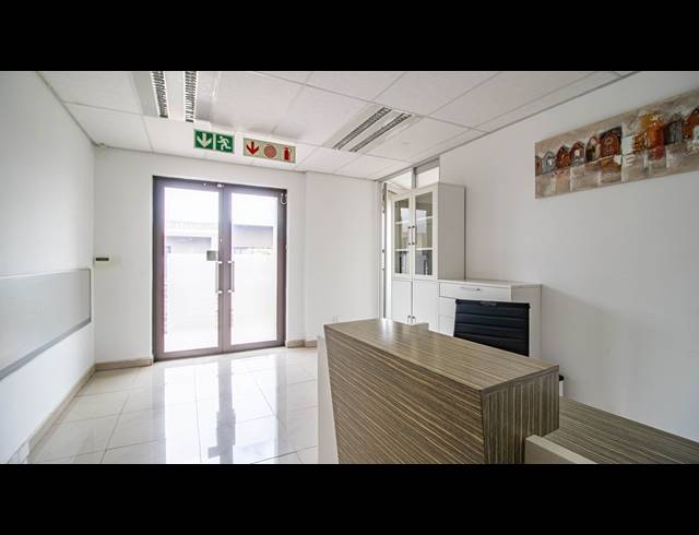 160M² OFFICE FOR SALE IN FOURWAYS